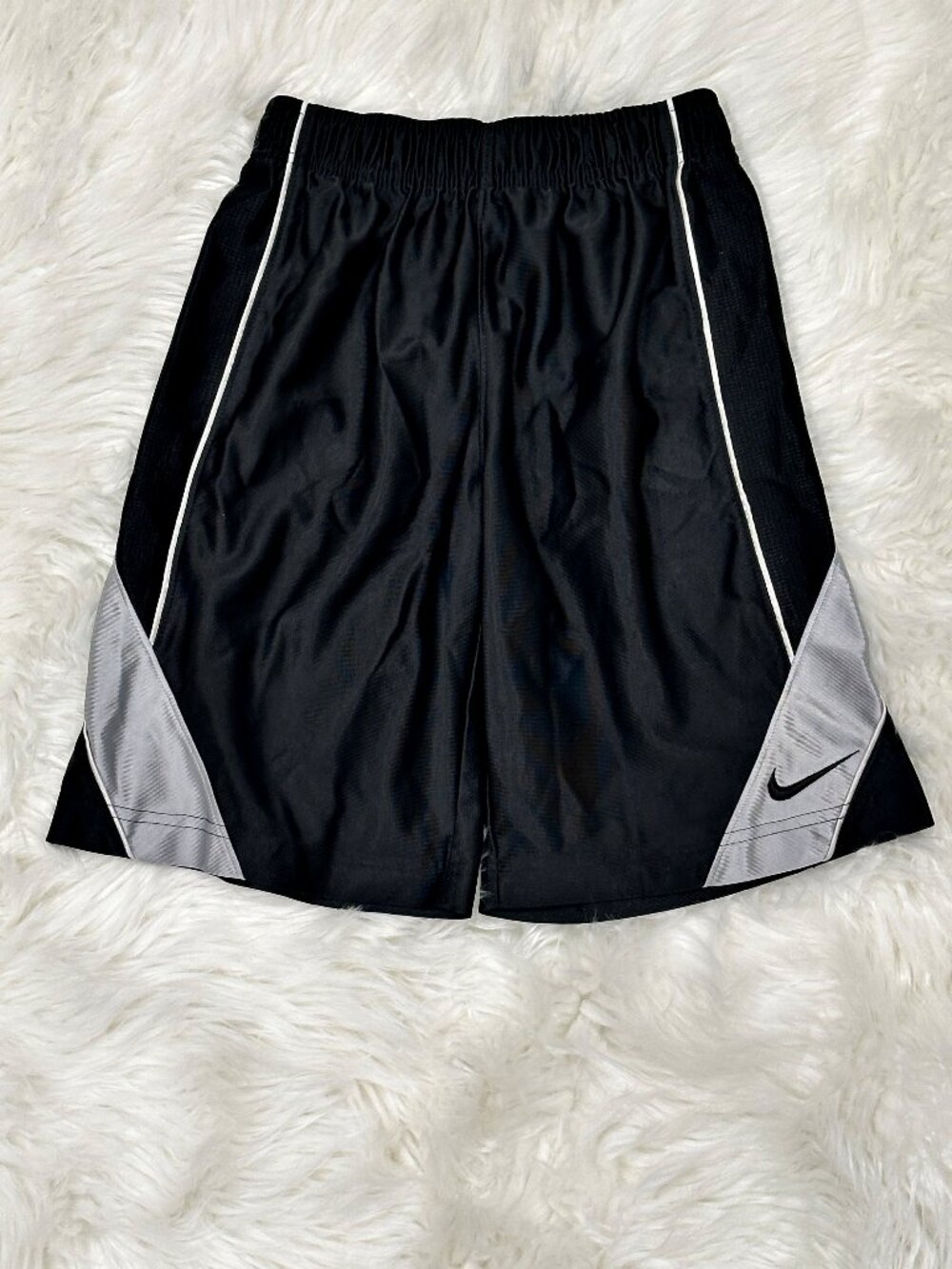 Nike Basketball Shorts Boys Youth SMALL (8/9) Black Silver Drawstring 9" Inseam